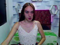 Hola soy Kimjoy, me encanta el sexo en vivo, disfruto las emociones fuertes