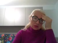 I’m a girl who balances calmness with a touch of playfulness. I enjoy feeling the rhythm of life, catching small moments and turning them into an atmosphere you want to stay in. I appreciate honesty, sincerity, and easy communication—it