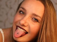 topless cam girl BelleCox