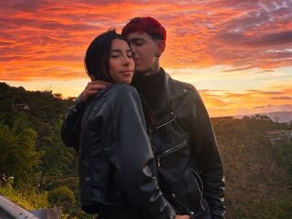 cam couple chatroom ChloeAndAres