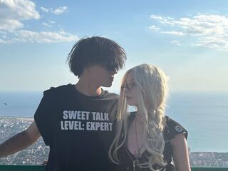 camgirl giving blowjob LucilleAndMoriah