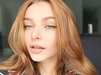 cam girl playing with sextoy AmberEvens