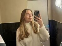 webcam show AryaThomas