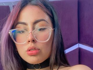 cam girl playing with vibrator BelaAnders