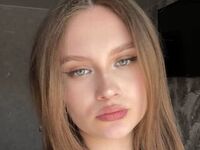 camwhore fingering pussy CarylonPreis