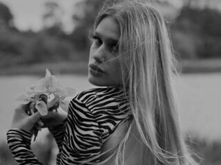 beautiful girlcam CharisseBuonomo