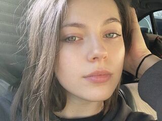 topless camgirl ClarettaZinno