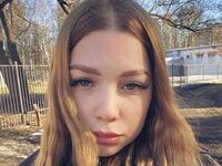 naughty cam girl fingering shaved pussy ColletteSitzes