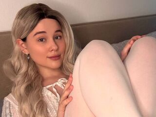 cam girl chat room DeluaMoon