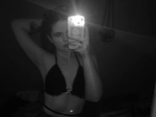 naked cam girl DoloresHuesing