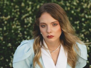 camwhore fingering shaved pussy DrusillaPettet