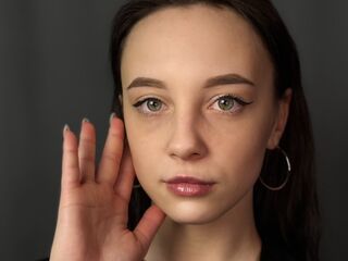 free chat EllynDarvish