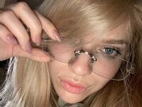 beautiful camgirl ElwynaCreason