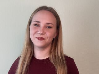 hot cam girl fingering shaved pussy EugeniaDaily