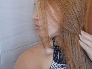 cam girl playing with vibrator FlorAnderson