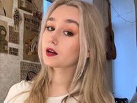 masturbating camgirl IlianaEggenberg