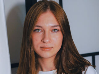 camgirl masturbating with sex toy JaniceHumprey