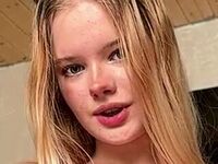 camgirl playing with sextoy JeannettaCeraos