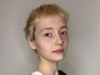 naughty camgirl masturbating with dildo JenelleBarette