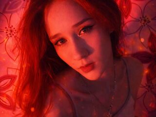 cam girl playing with vibrator JulieCusanelli