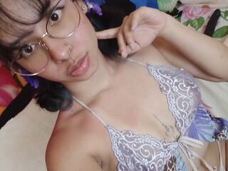 camgirl webcam photo KiaraLeono