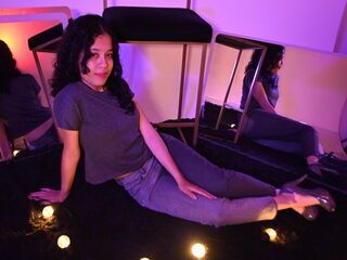 nude web cam KyaraLux