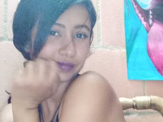 camgirl playing with dildo LauSommers