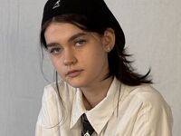 live chatroom LeannMolineaux