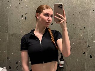 Kinky webcam LessieNunz