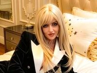 naughty cam girl fingering shaved pussy LexieSellene