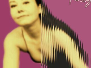 naked camgirl picture LucyLevatto