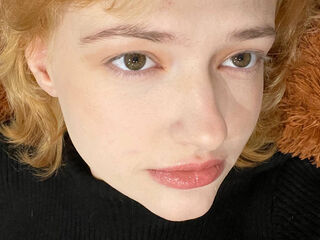 cam girl fingering LunaBeans