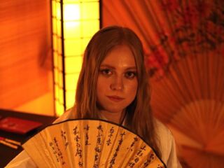 naked webcam girl MandiKressierer