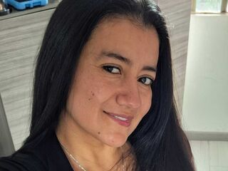 camslut topless MariaThomp