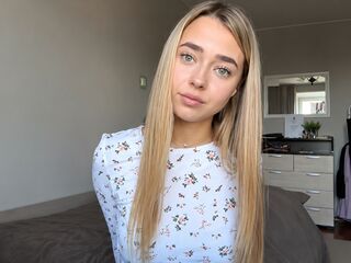 camgirl playing with sextoy MarianaBrookman