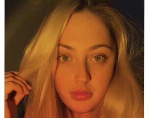 naked webcam girl fingering MarieBuck