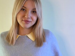 cam girl masturbating with vibrator MirianMinardo