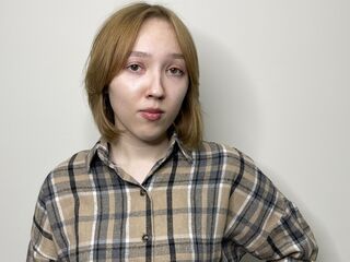 naughty camgirl fingering shaved pussy NidaSimerly