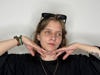 camgirl playing with vibrator PatrinaJeronimo