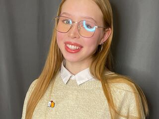 naked girl with webcam RomanaGuethle