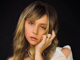 cam girl showing tits ScarletTucker