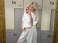camgirl playing with vibrator ScarlettAndreula