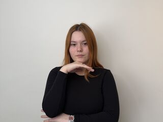 naked camgirl masturbating with vibrator SeasonBrause