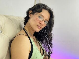 beautiful webcamgirl SereneKenner