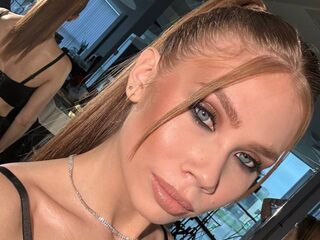 streaming live webcam TawnyaCarwell